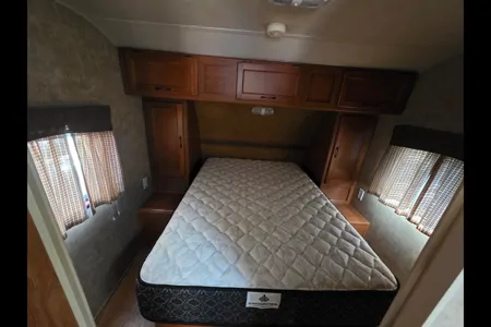 Grey Wolf Travelling Den