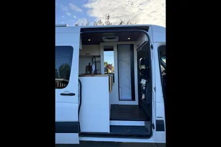 Luxury and Fully Loaded Off Grid Sprinter Van
