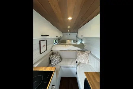 Luxury and Fully Loaded Off Grid Sprinter Van