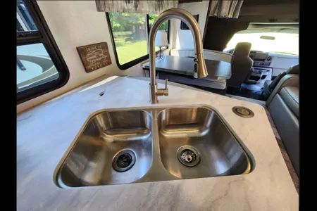 Forest River Sunseeker LESC1908