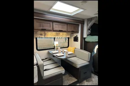 Forest River Sunseeker LESC1908