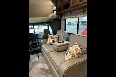 Forest River Sunseeker LESC1908