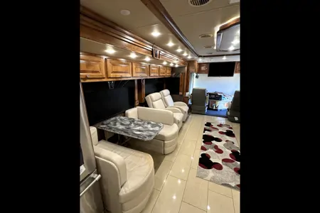 Cousin Eddie’s Tiffin Motorhomes BHQ40 Class A