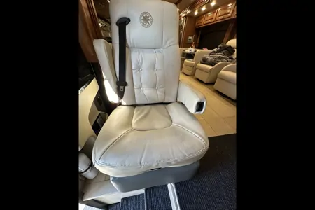Cousin Eddie’s Tiffin Motorhomes BHQ40 Class A