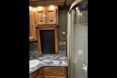 Cousin Eddie’s Tiffin Motorhomes BHQ40 Class A