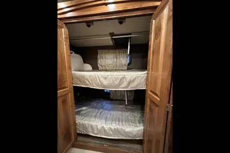 Cousin Eddie’s Tiffin Motorhomes BHQ40 Class A