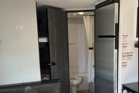 Reynold's Keystone Hideout 262BH Travel Trailer