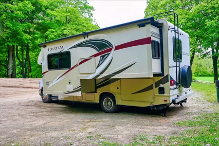 Fireside RV's Thor Motor Coach Chateau 24F - LMI1850 *