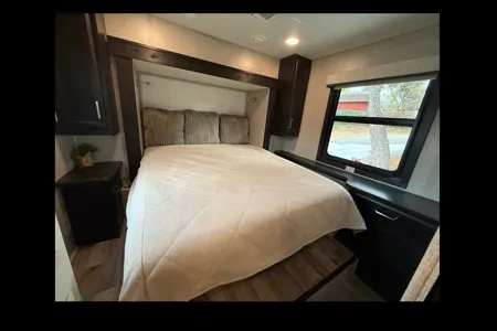 Luxury Jayco Greyhawk • Sleeps 6 Pet-Friendly & Summer-Ready!