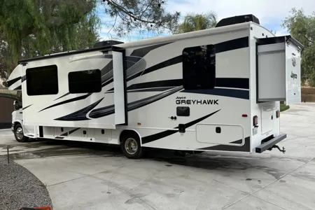 Luxury Jayco Greyhawk • Sleeps 6 Pet-Friendly & Summer-Ready!