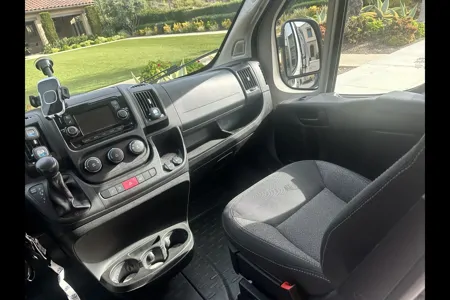 Ray's Winnebago 2022 Winnebago Solis – Sleeps 4 | Easy-to-Drive Camper Class B