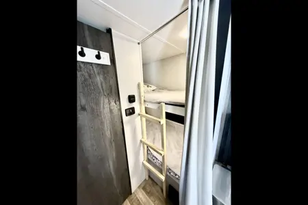 Baker's Keystone Hideout 176BH Travel Trailer