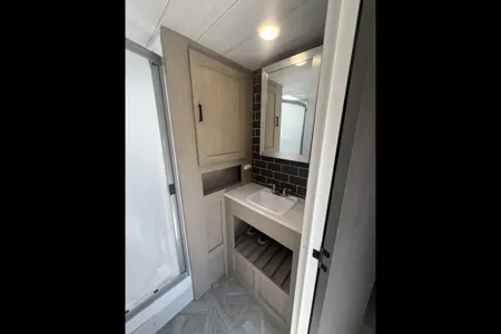 Spacious Family RV – 33 ft