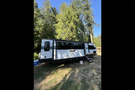 Spacious Family RV – 33 ft
