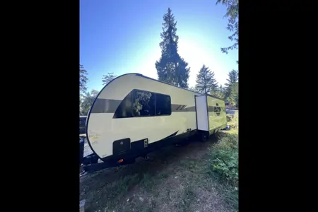 Spacious Family RV – 33 ft