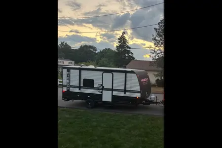 🚐 Keystone Hideout 178RB – Your Cozy Adventure Capsule!