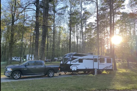 Luxury Couples Retreat with Office/Desk – 2022 Grand Design Imagine