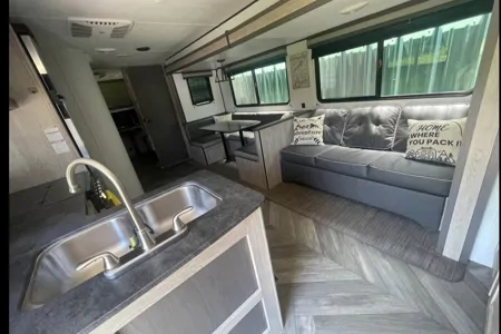 Tracy's Prowler 2021 Travel Trailer