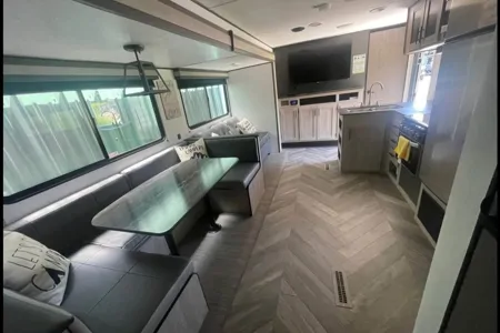 Tracy's Prowler 2021 Travel Trailer