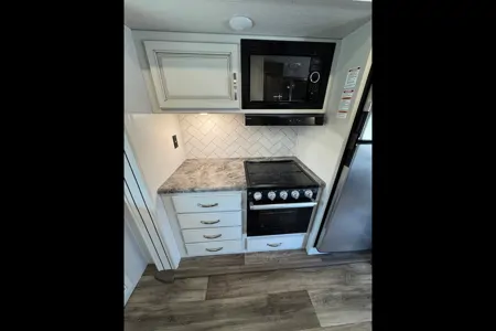 Adventure in Comfort: Rent the Keystone Cougar - SLMO1453