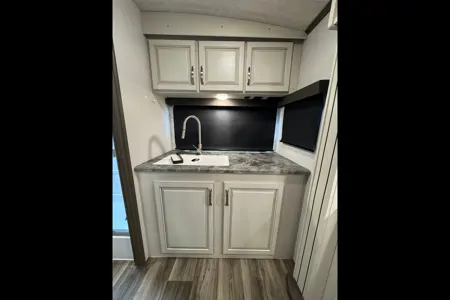 Adventure in Comfort: Rent the Keystone Cougar - SLMO1453