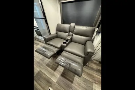 Adventure in Comfort: Rent the Keystone Cougar - SLMO1453