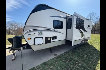 Adventure in Comfort: Rent the Keystone Cougar - SLMO1453