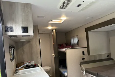 KZ Sportsman Classic Travel Trailer 181BH - Summer time