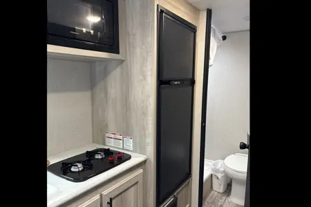 KZ Sportsman Classic Travel Trailer 181BH - Summer time