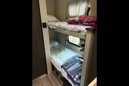 KZ Sportsman Classic Travel Trailer 181BH - Summer time