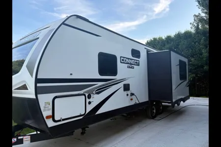 Jessie & Jeff’s 2021 KZ Connect Travel Trailer