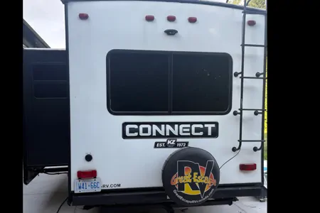 Jessie & Jeff’s 2021 KZ Connect Travel Trailer