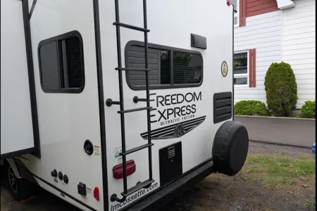 IBB Coachmen freedom express 246 RKS Travel Trailer