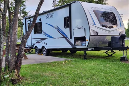 IBB Coachmen freedom express 246 RKS Travel Trailer