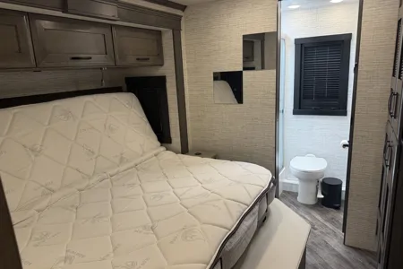 Entegra Coach Accolade Class C