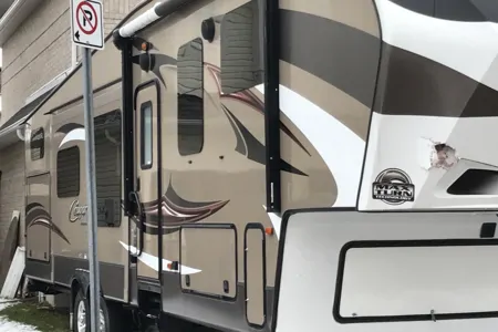 Wendy's Gulf Stream Couger Fifth Wheel
