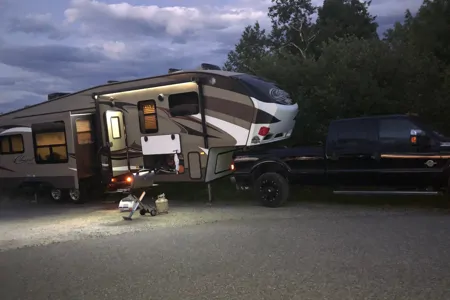 Wendy's Gulf Stream Couger Fifth Wheel