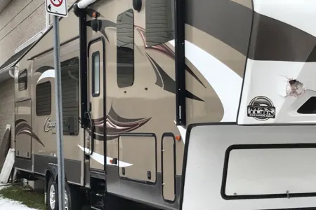 Wendy's Gulf Stream Couger Fifth Wheel