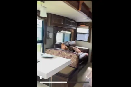 Wendy's Gulf Stream Couger Fifth Wheel