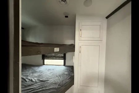 Barefoot Nation Rentals Astoria 2903BH Travel Trailer