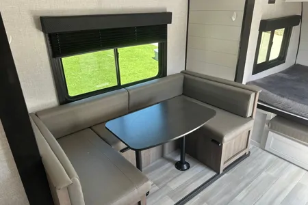 Fox RV Rentals 188BHS Travel Trailer