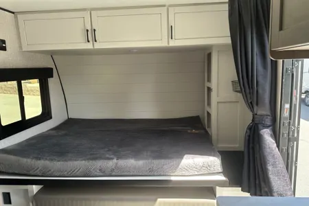 Fox RV Rentals 188BHS Travel Trailer