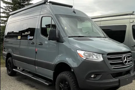 Yiwen's Thor Motor Coach Sanctuary 19A Class B