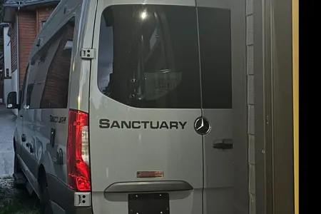 Yiwen's Thor Motor Coach Sanctuary 19A Class B