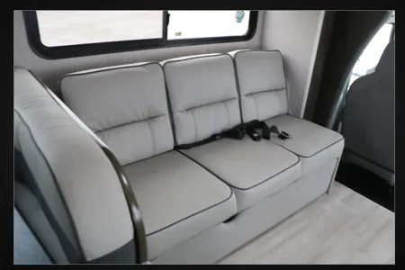 33B - 2022 Coachmen Leprechaun