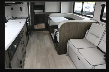 33B - 2022 Coachmen Leprechaun