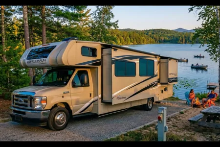 C16 2022 Luxury Leprechaun - STARLINK WiFi Equipped Sleep 8 - 2 Slide Outs - Private MasterSuite