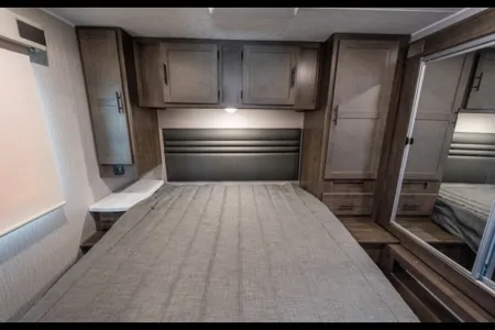 C16 2022 Luxury Leprechaun - STARLINK WiFi Equipped Sleep 8 - 2 Slide Outs - Private MasterSuite