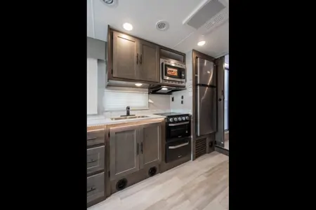 C16 2022 Luxury Leprechaun - STARLINK WiFi Equipped Sleep 8 - 2 Slide Outs - Private MasterSuite