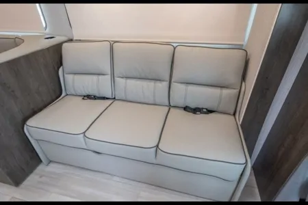 C16 2022 Luxury Leprechaun - STARLINK WiFi Equipped Sleep 8 - 2 Slide Outs - Private MasterSuite